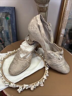 Antique Champagne Lace Mary Jane Heels